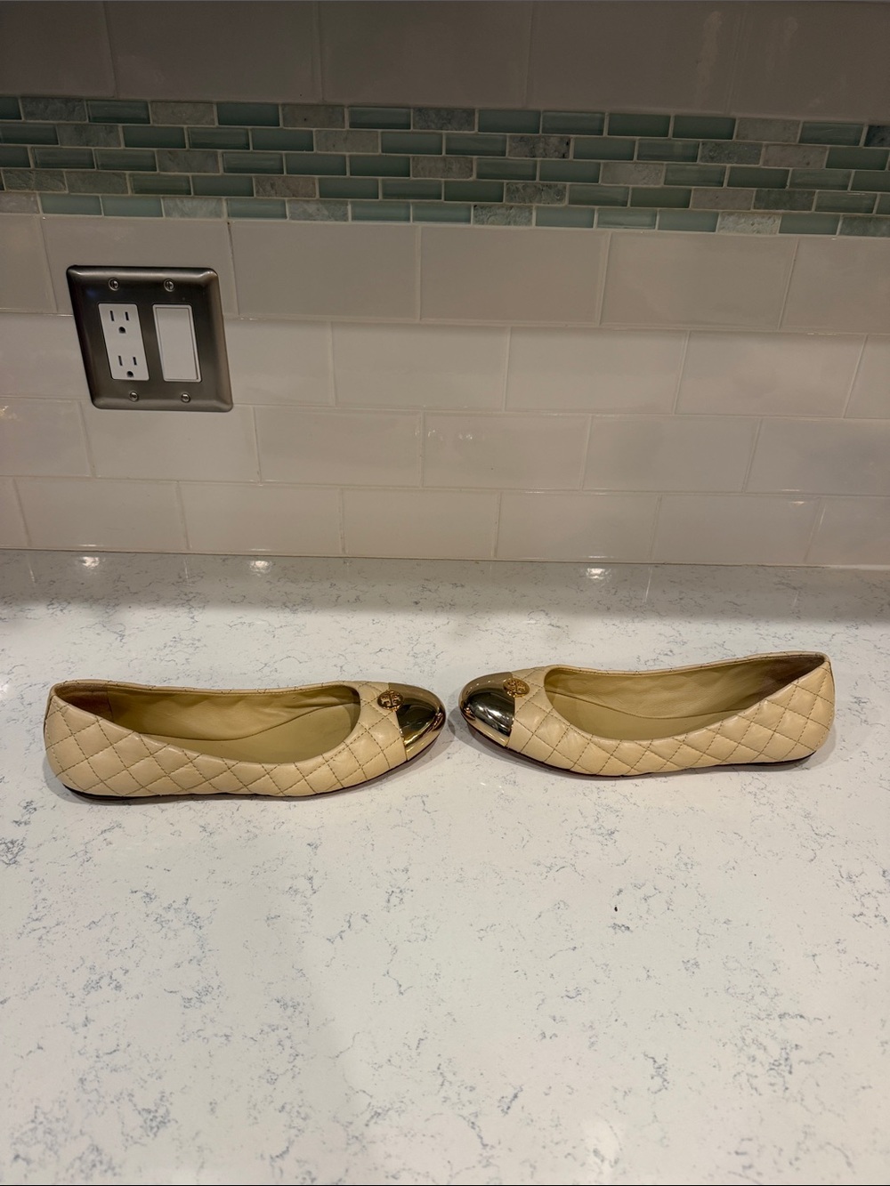 Tory Burch Cream Quilted Ballet Flats with Glam Gold Cap Toe Size 8.5 - Picture 6 of 10